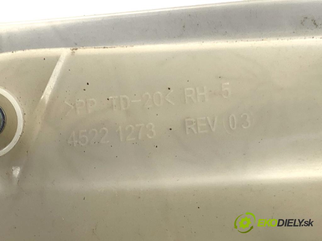 TESLA MODEL Y SUV 2023 235 kW EV 0 zámok Dvere pravy predný 1500673-00-B