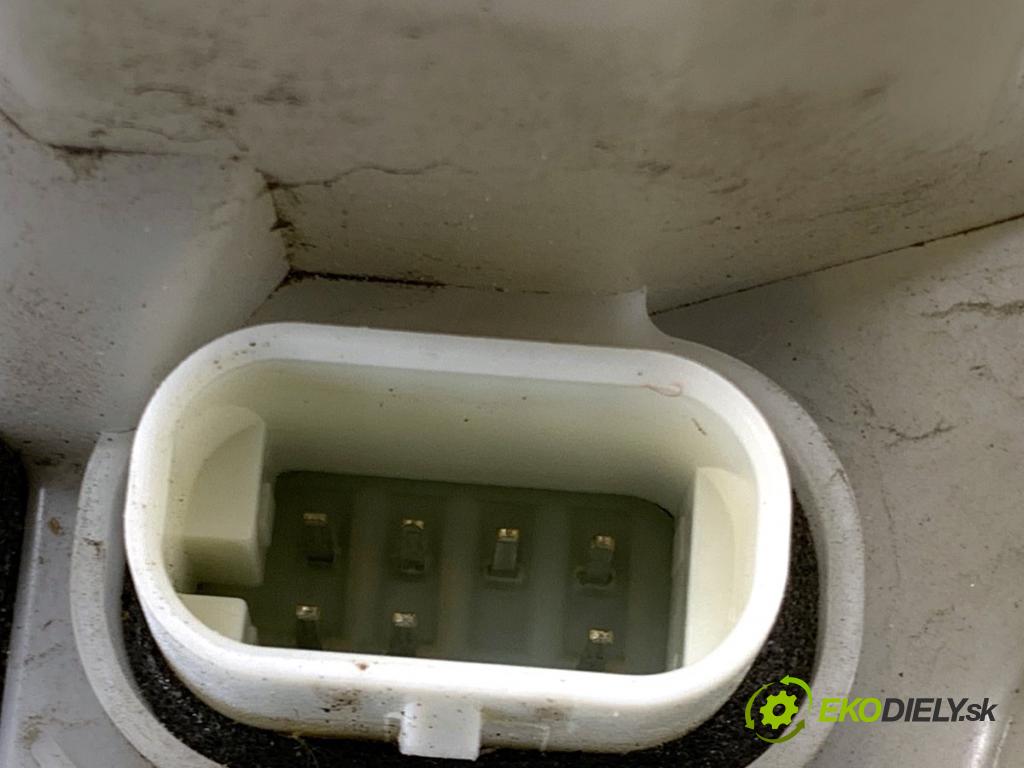 TESLA MODEL Y SUV 2023 235 kW EV 0 zámok Dvere pravy zad 1500675-00-B
