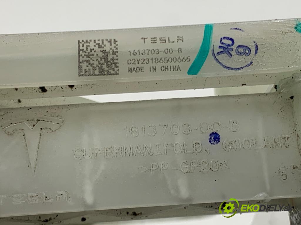 TESLA MODEL Y SUV 2023 235 kW EV 0 rozdělovač vody 1613703-00-B