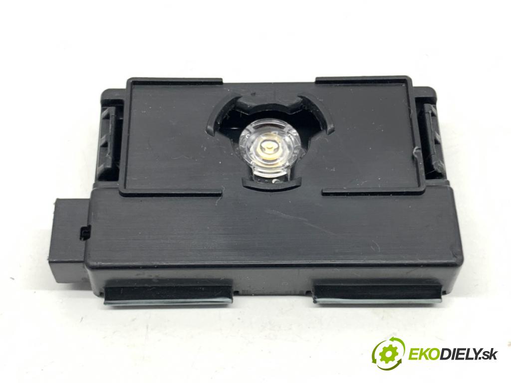 TESLA MODEL Y SUV 2023 235 kW EV 0 osvetlenie vnútorná 150470300C