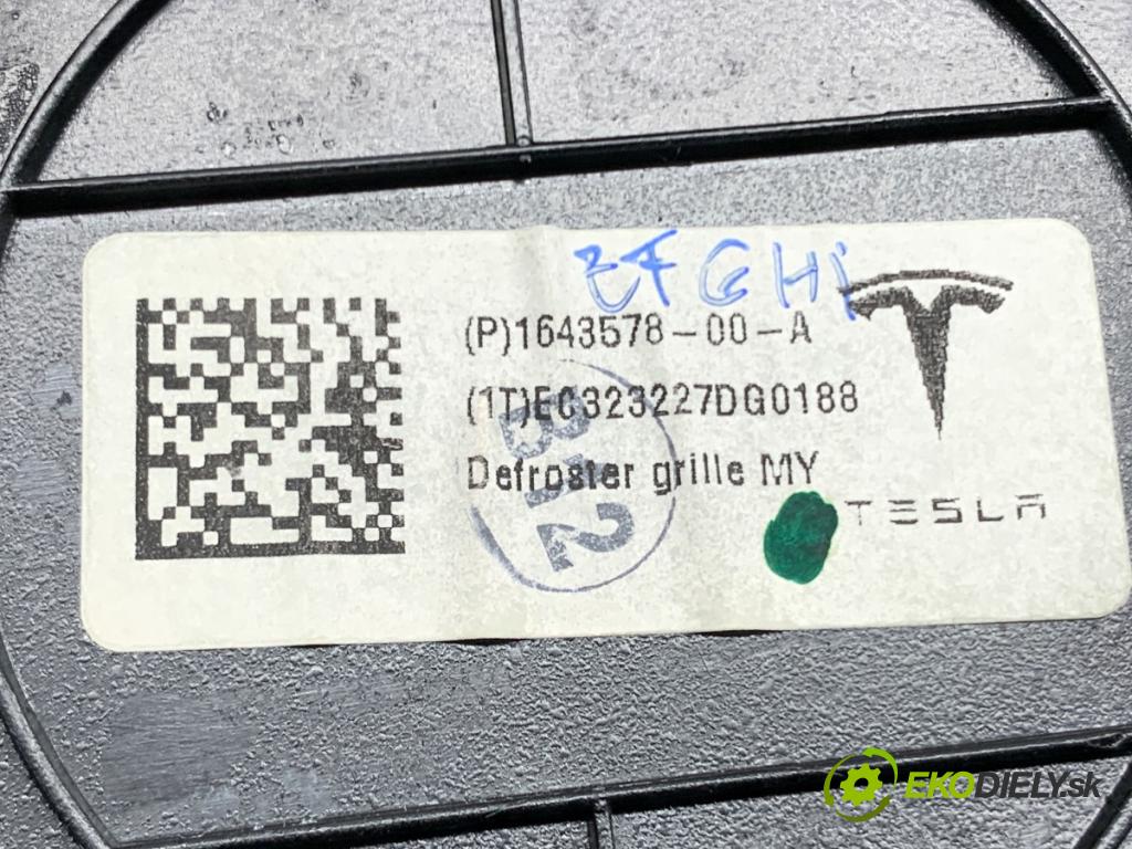 TESLA MODEL Y SUV 2023 235 kW EV 0 Lišta krycie plasty dosky prístrojovky 1643578-00-A