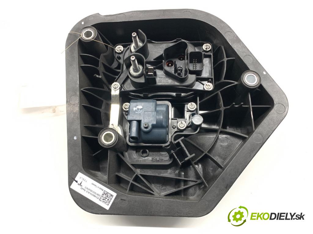 TESLA MODEL Y SUV 2023 235 kW EV 0 PORT NABÍJENÍ: HNÍZDO: 1490374-20-D