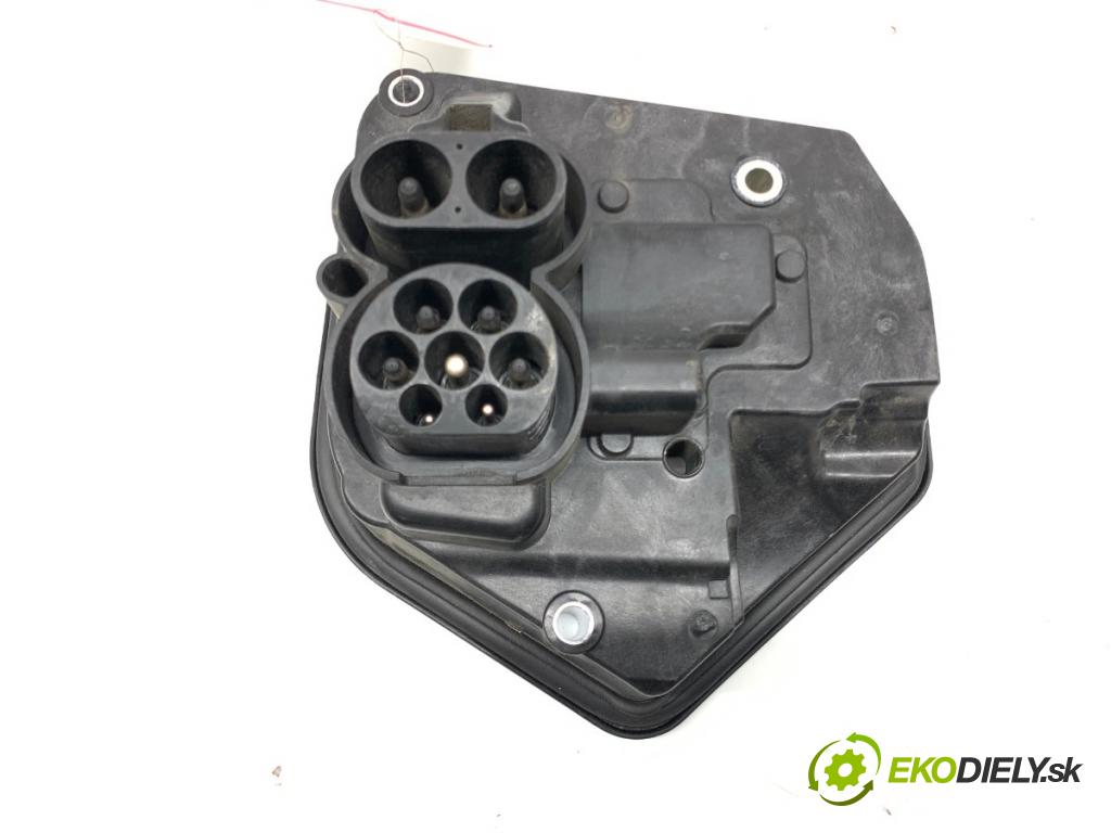 TESLA MODEL Y SUV 2023 235 kW EV 0 PORT NABÍJANIE: HNÍZDO: 1490374-20-D