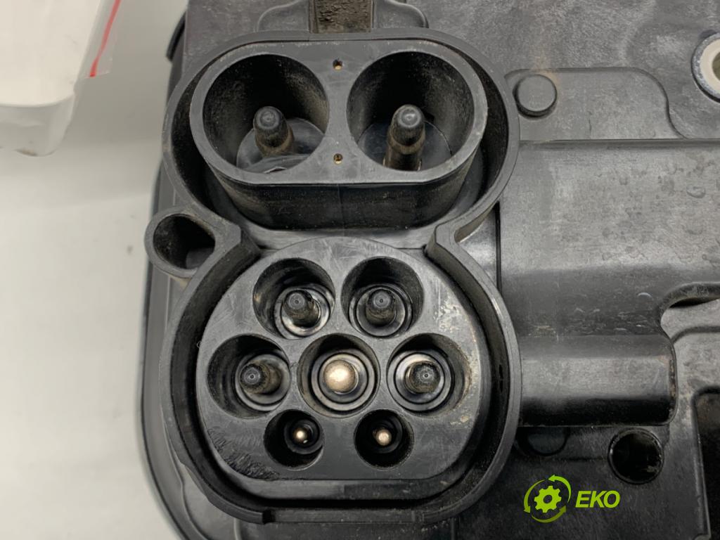 TESLA MODEL Y SUV 2023 235 kW EV 0 PORT NABÍJANIE: HNÍZDO: 1490374-20-D