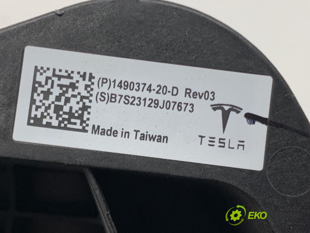 TESLA MODEL Y SUV 2023 235 kW EV 0 PORT NABÍJENÍ: HNÍZDO: 1490374-20-D