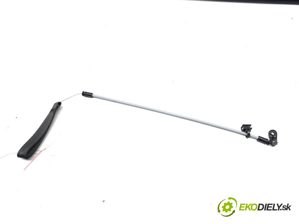 TESLA MODEL Y SUV 2023 235 kW EV 0 lanko dvířek NABÍJENÍ: 