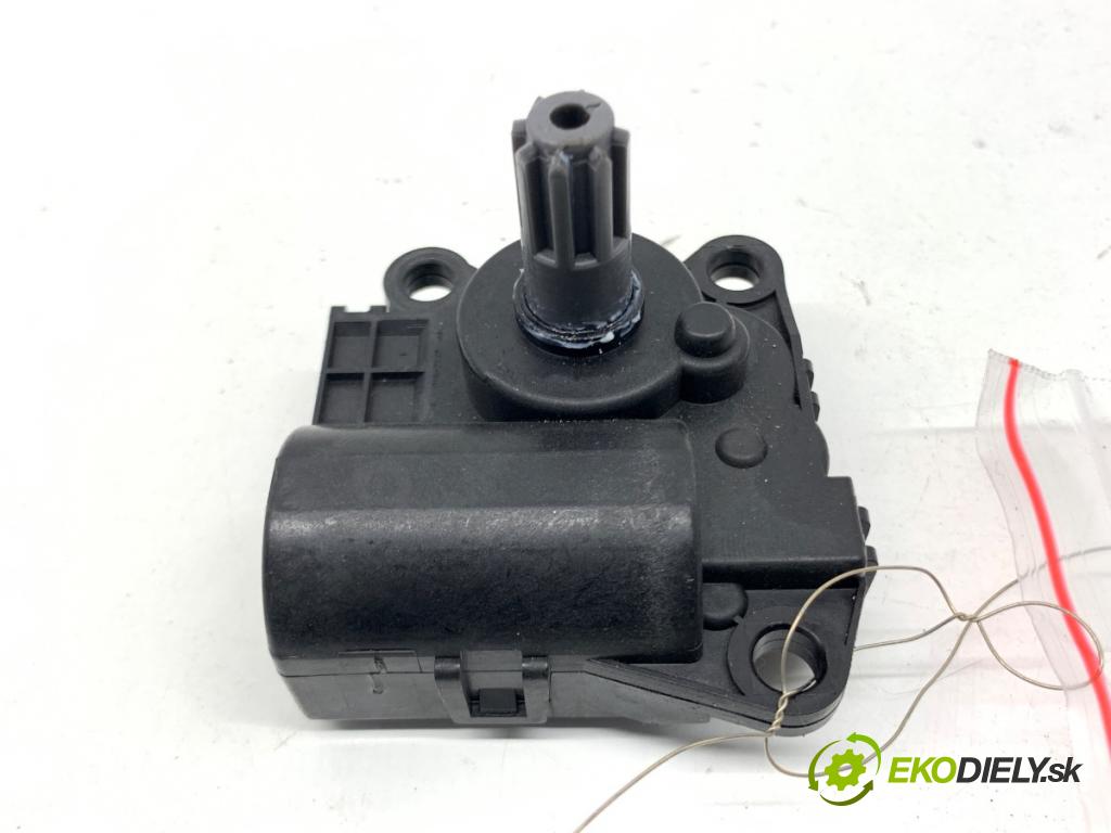 TESLA MODEL Y SUV 2023 235 kW EV 0 motor topení 150064000A