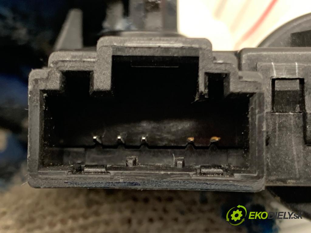 TESLA MODEL Y SUV 2023 235 kW EV 0 motor topení 1500623-00-A