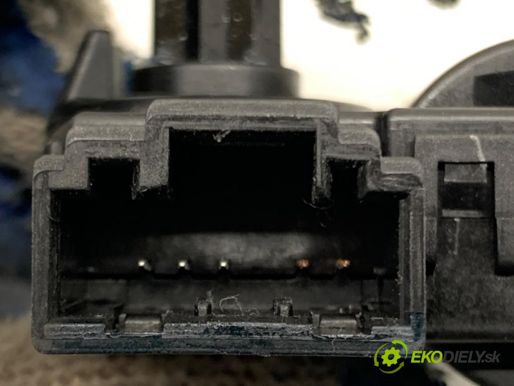 TESLA MODEL Y SUV 2023 235 kW EV 0 motor topení 1500623-00-A