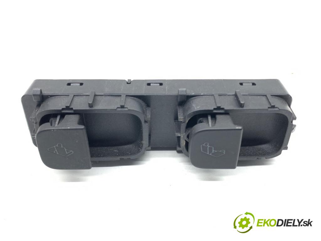 TESLA MODEL Y SUV 2023 235 kW EV 0 Prepínač sklápania sedačky POKLADNE: zad 1647414-00-A