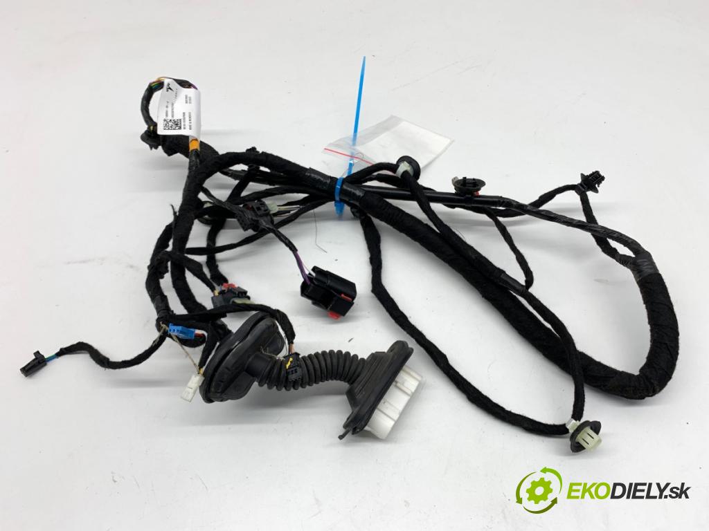 TESLA MODEL Y SUV 2023 235 kW EV 0 káblovačka dveře zadní část pravý 1489054-00-E