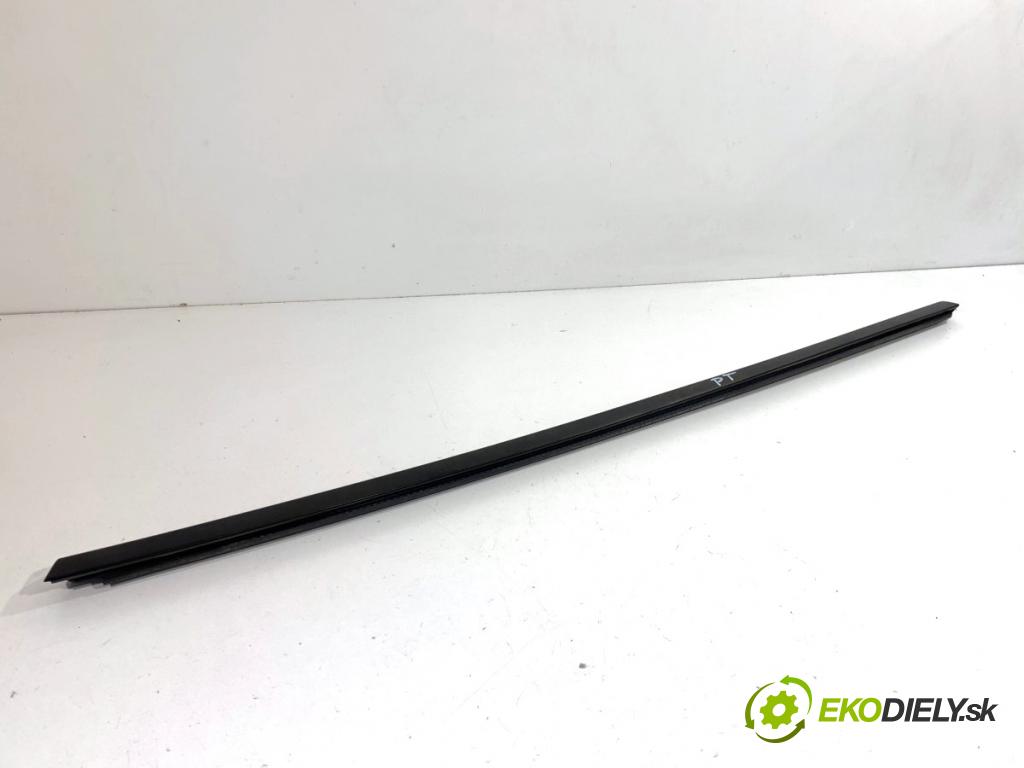 TESLA MODEL Y SUV 2023 235 kW EV 0 Lišta Sbírání: zad pravy 1621169-00-C