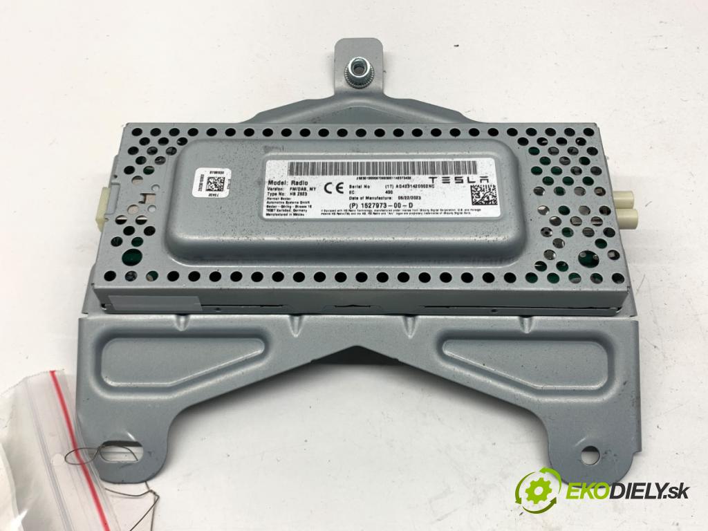 TESLA MODEL Y SUV 2023 235 kW EV 0 modul radia 1527973-00-D
