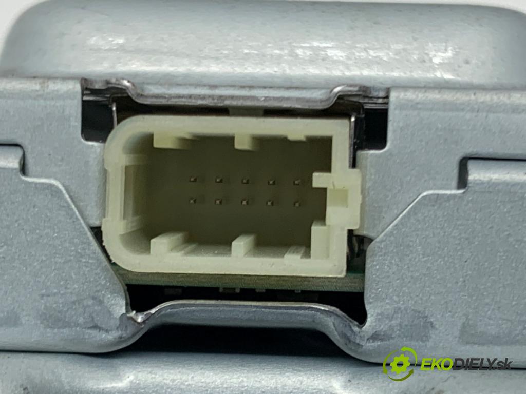 TESLA MODEL Y SUV 2023 235 kW EV 0 Modul radia 1527973-00-D