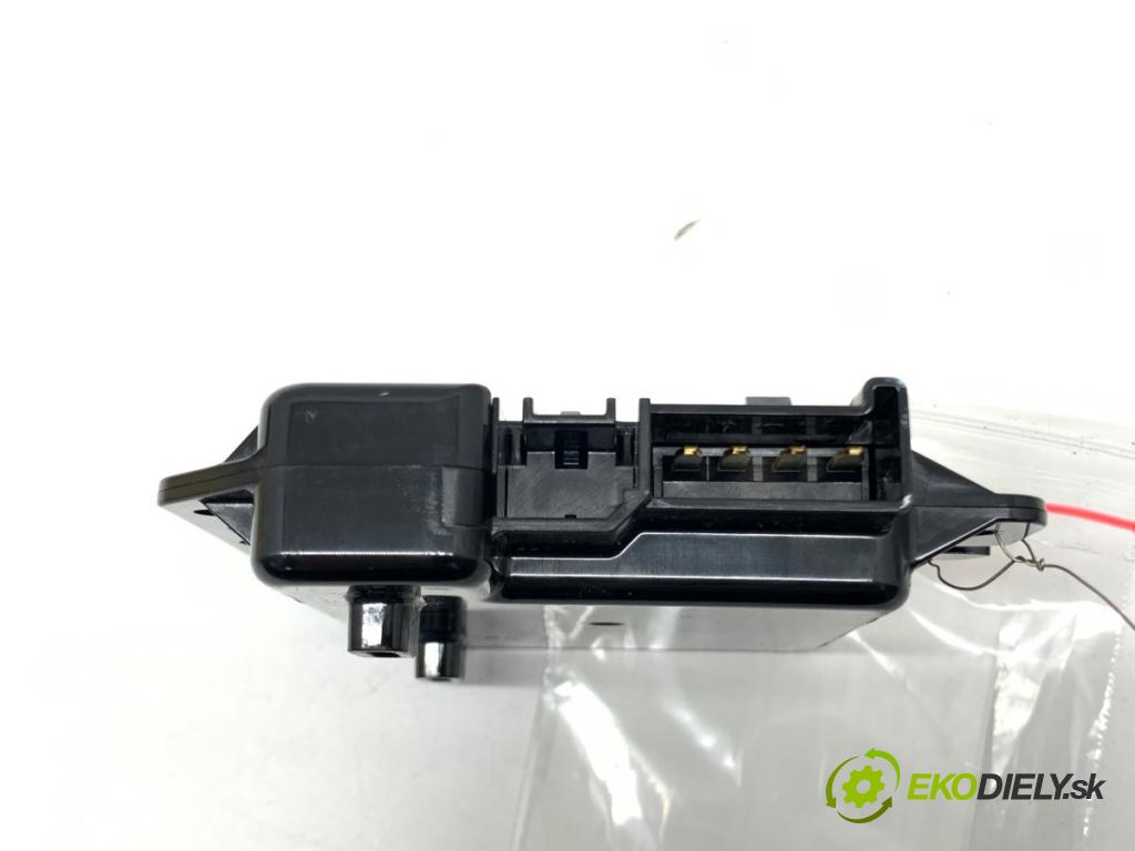 TESLA MODEL Y SUV 2023 235 kW EV 0 Modul Riadiaca jednotka HNÍZDO: USB 165678730A