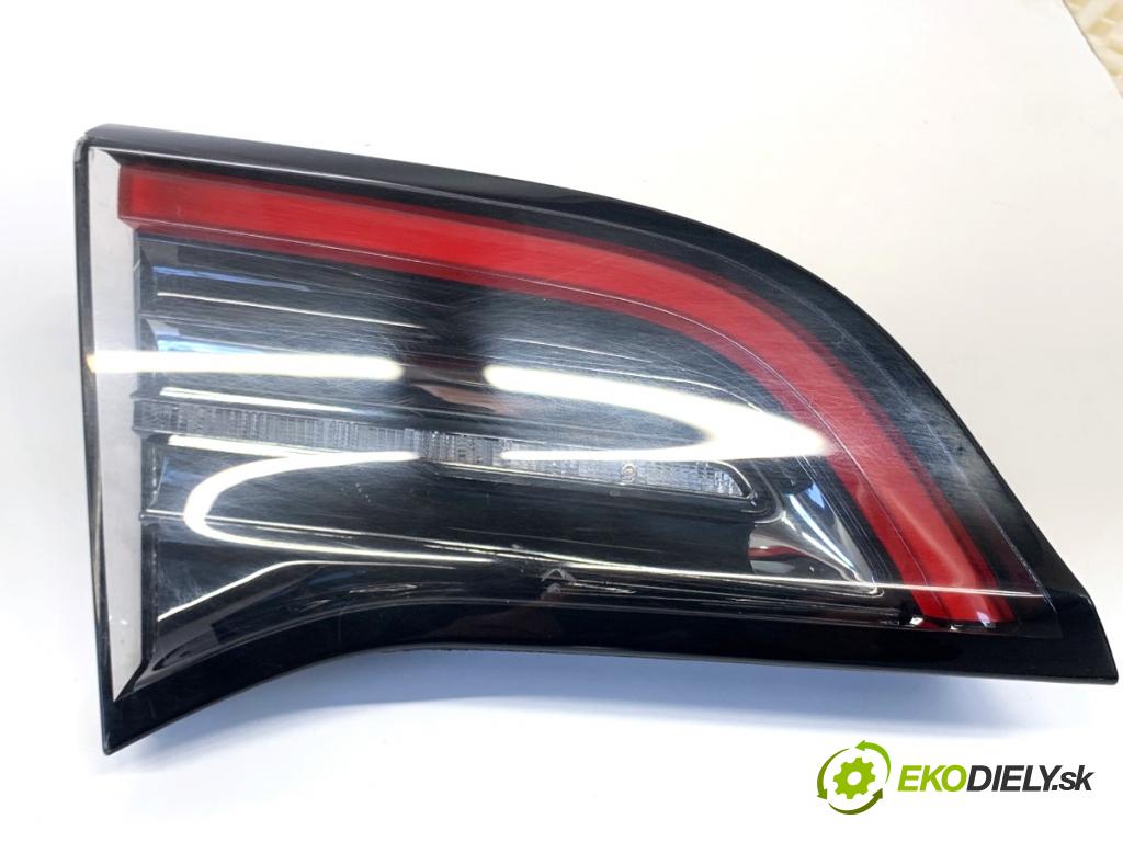 TESLA MODEL Y SUV 2023 235 kW EV 0 Svetlo zad ľavá strana vnútorná 1502088-00-B (Kľučka dverí ostatné)