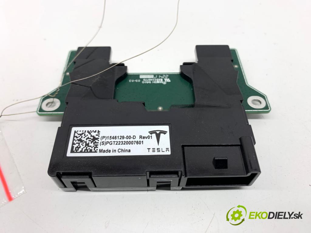 TESLA MODEL Y SUV 2023 235 kW EV 0 HNÍZDO: USB 1546129-00-D