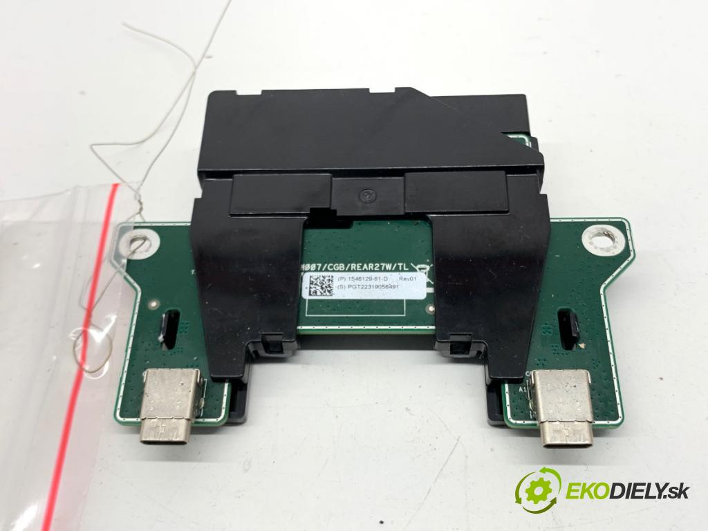 TESLA MODEL Y SUV 2023 235 kW EV 0 HNÍZDO: USB 1546129-00-D