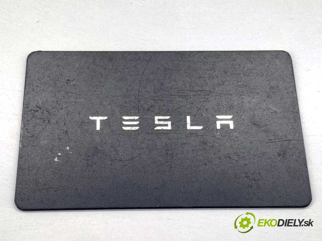 TESLA MODEL Y SUV 2023 235 kW EV 0 kľúč 