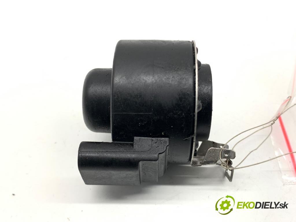 TESLA MODEL Y SUV 2023 235 kW EV 0 ventil magnetický ventil 1501100-CL-C