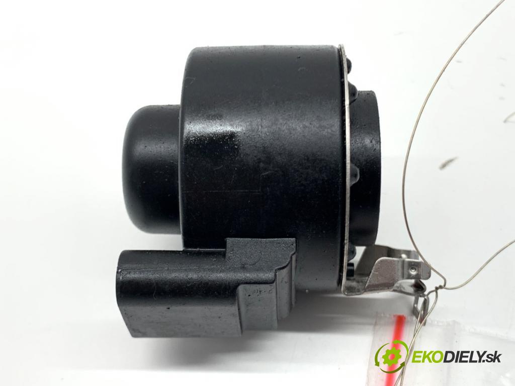 TESLA MODEL Y SUV 2023 235 kW EV 0 ventil magnetický ventil 1501100-CL-C