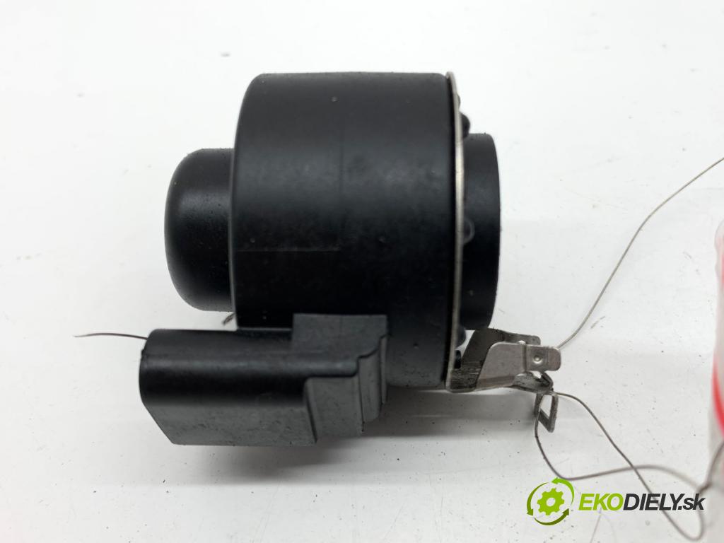 TESLA MODEL Y SUV 2023 235 kW EV 0 ventil magnetický ventil 1501100-CL-C