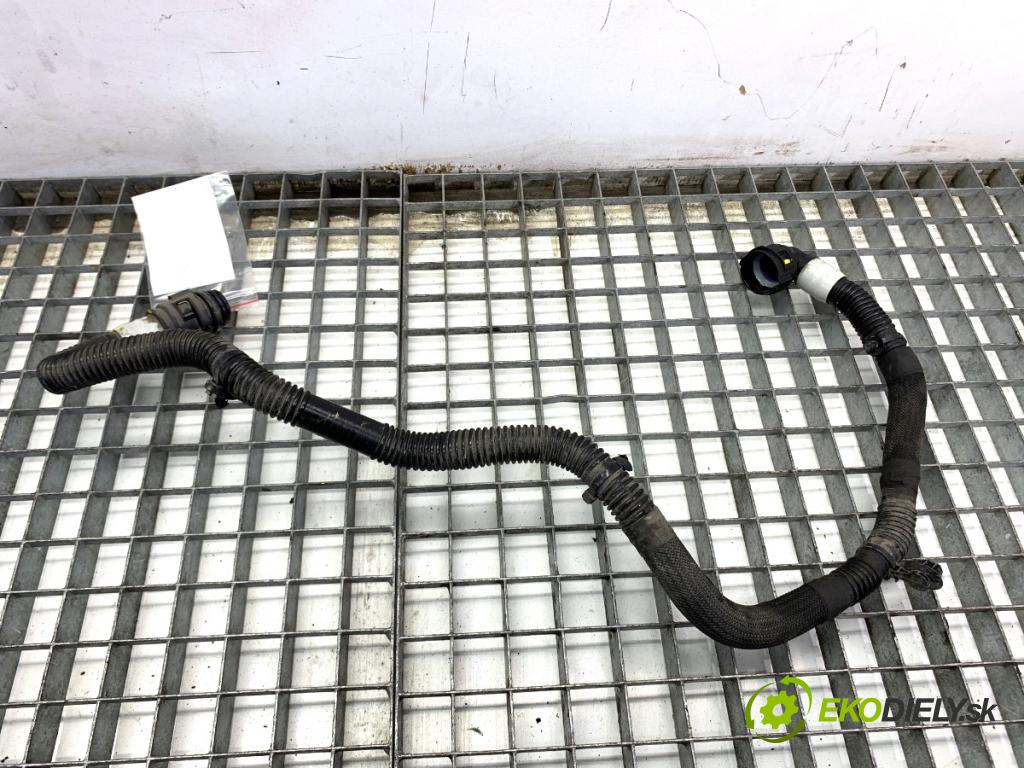 TESLA MODEL Y SUV 2023 235 kW EV 0 Rúra vody 1077585-00-F