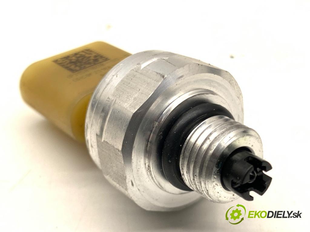 TESLA MODEL Y SUV 2023 235 kW EV 0 Snímač klimatizácie 1581608-00-D (Snímač klimatizácie)