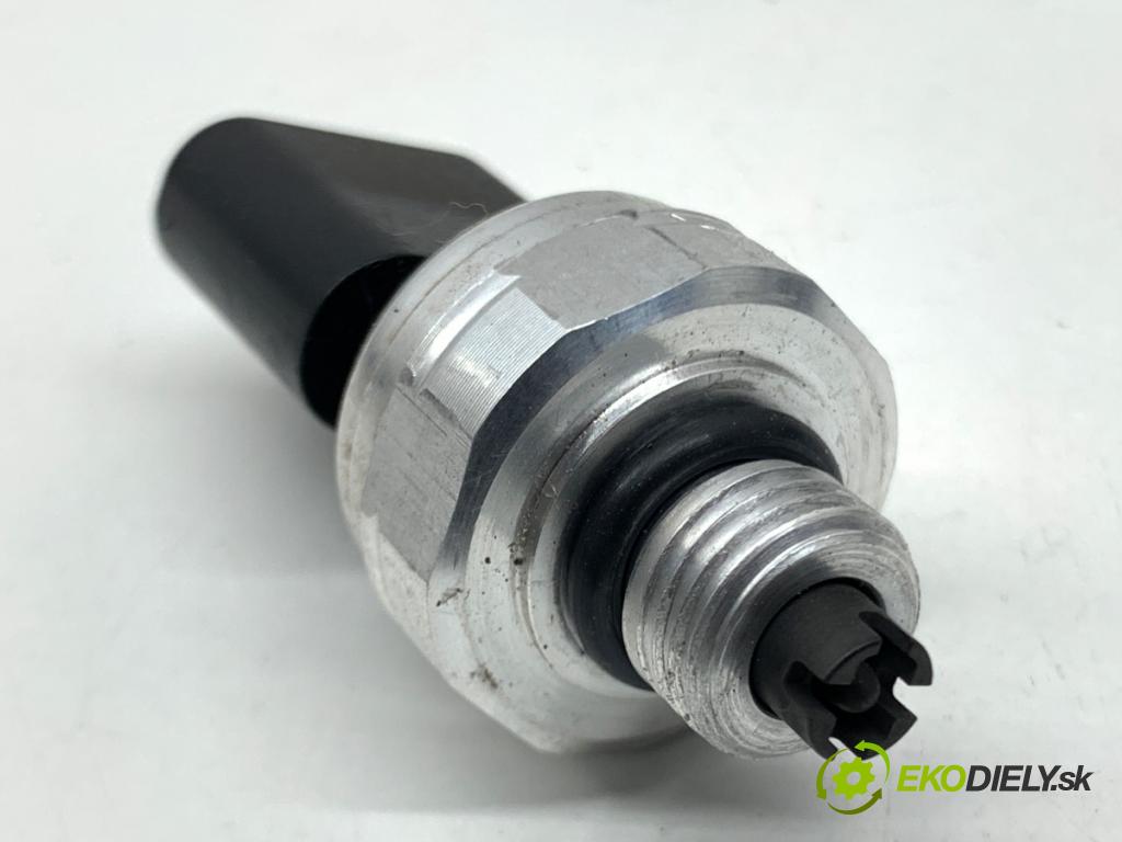 TESLA MODEL Y SUV 2023 235 kW EV 0 Snímač klimatizácie 1581610-00-D (Snímač klimatizácie)