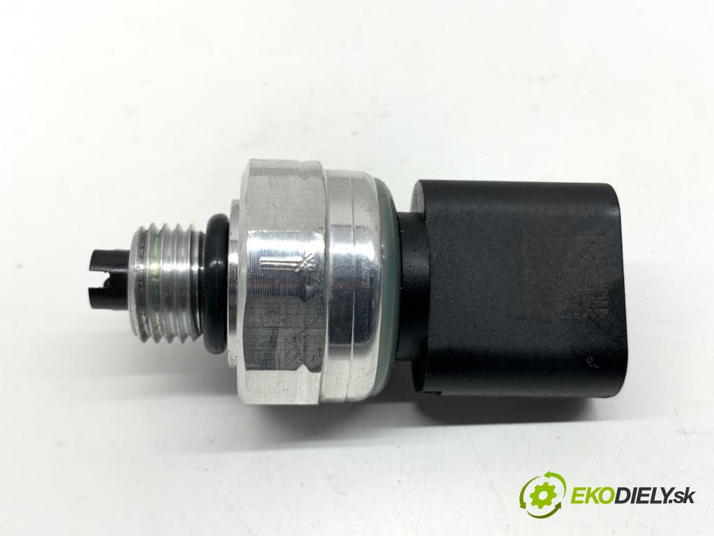 TESLA MODEL Y SUV 2023 235 kW EV 0 snímač klimatizace 1581610-00-D (Snímač klimatizace)