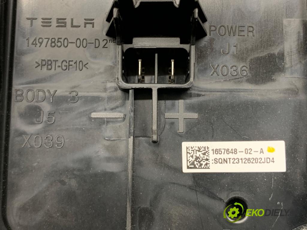 TESLA MODEL Y SUV 2023 235 kW EV 0 modul komfortu 1657648-02-A (Komfortní modul)