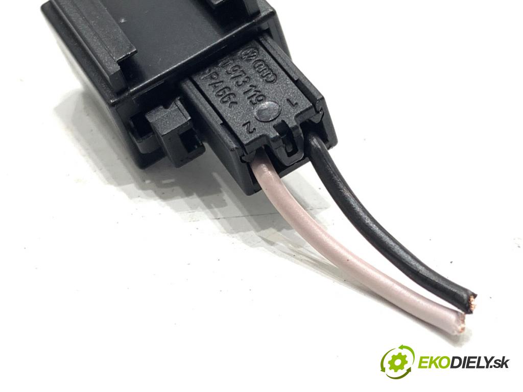 SKODA FABIA III Kombi 2022 44 kW 1.0 999 Svetlo stropné 3B0947105C