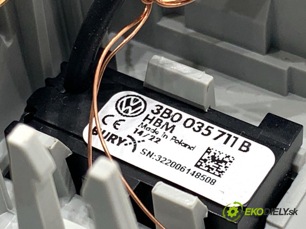 SKODA FABIA III Kombi 2022 44 kW 1.0 999 Svetlo stropné 3B0947105C