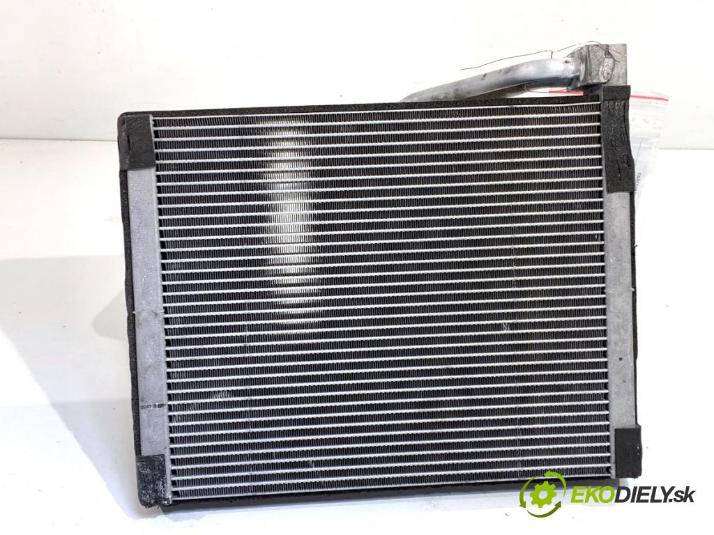 TESLA MODEL Y SUV 2023 235 kW EV 0 Výparník klimatizace