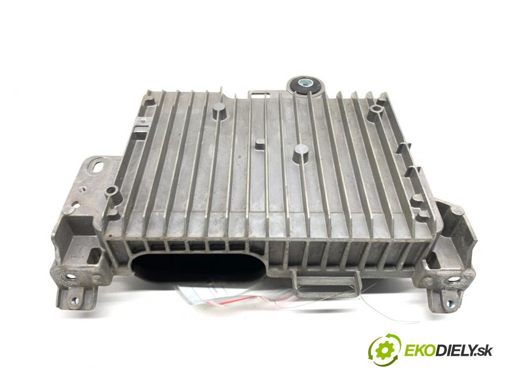 TESLA MODEL Y SUV 2023 235 kW EV 0 Modul komfortu 161671500C (Modul komfortu)