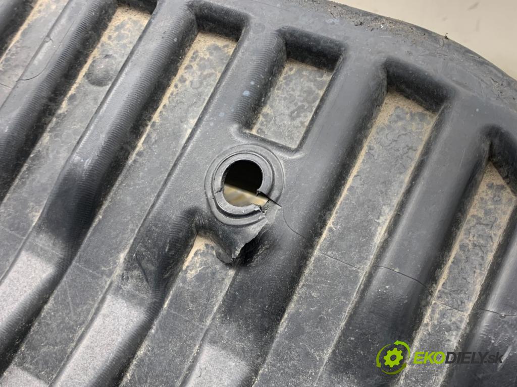 TESLA MODEL Y SUV 2023 235 kW EV 0 přihrádka kastlík KOUPEL: kufra přední část