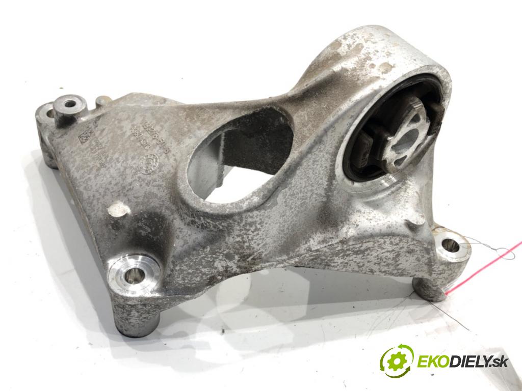 TESLA MODEL Y SUV 2023 235 kW EV 0 držák motora 1095337-00-D