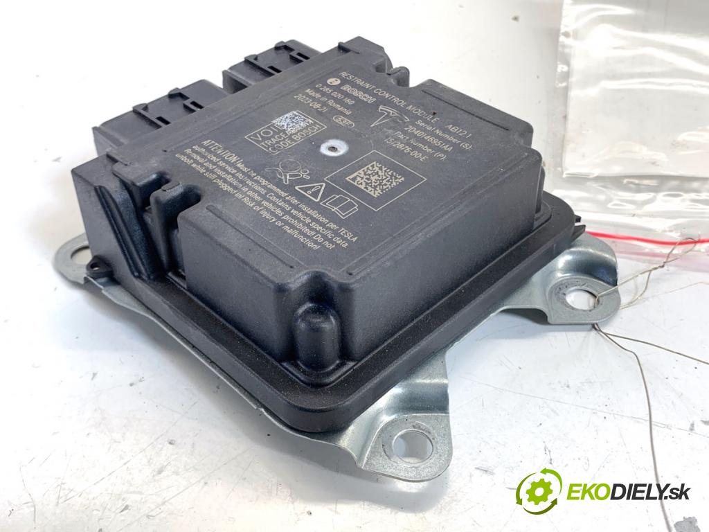 TESLA MODEL Y SUV 2023 235 kW EV 0 senzor airbag 0285020160 (Snímač)