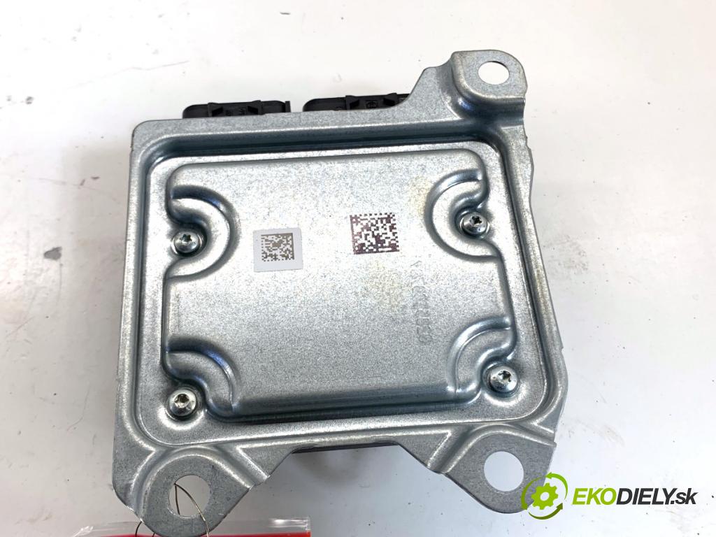 TESLA MODEL Y SUV 2023 235 kW EV 0 senzor airbag 0285020160 (Snímač)