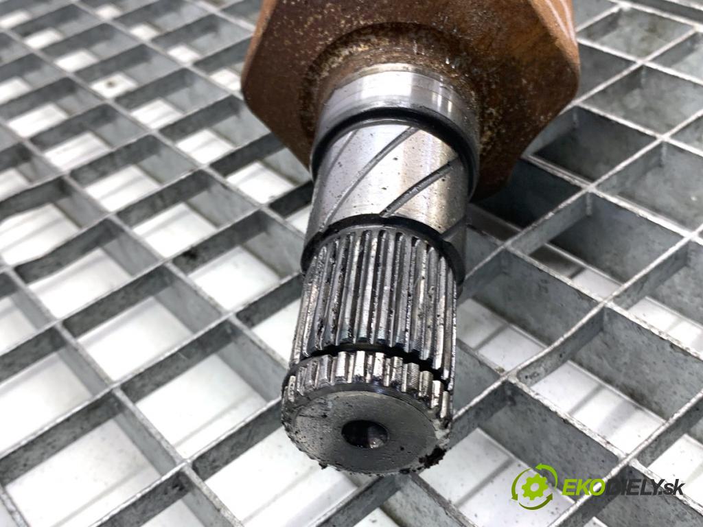 TESLA MODEL Y SUV 2023 235 kW EV 0 Poloos ľavy zad 1188165-00-A