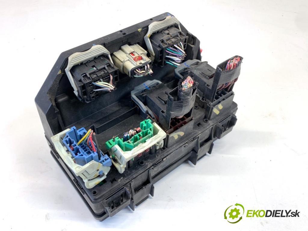 DODGE JOURNEY nadwozie wielkoprzestrzenne (MPV) 2009 103 kW 2.0 CRD 1968 Skrinka poistková 04692299AE (Poistková skrinka)