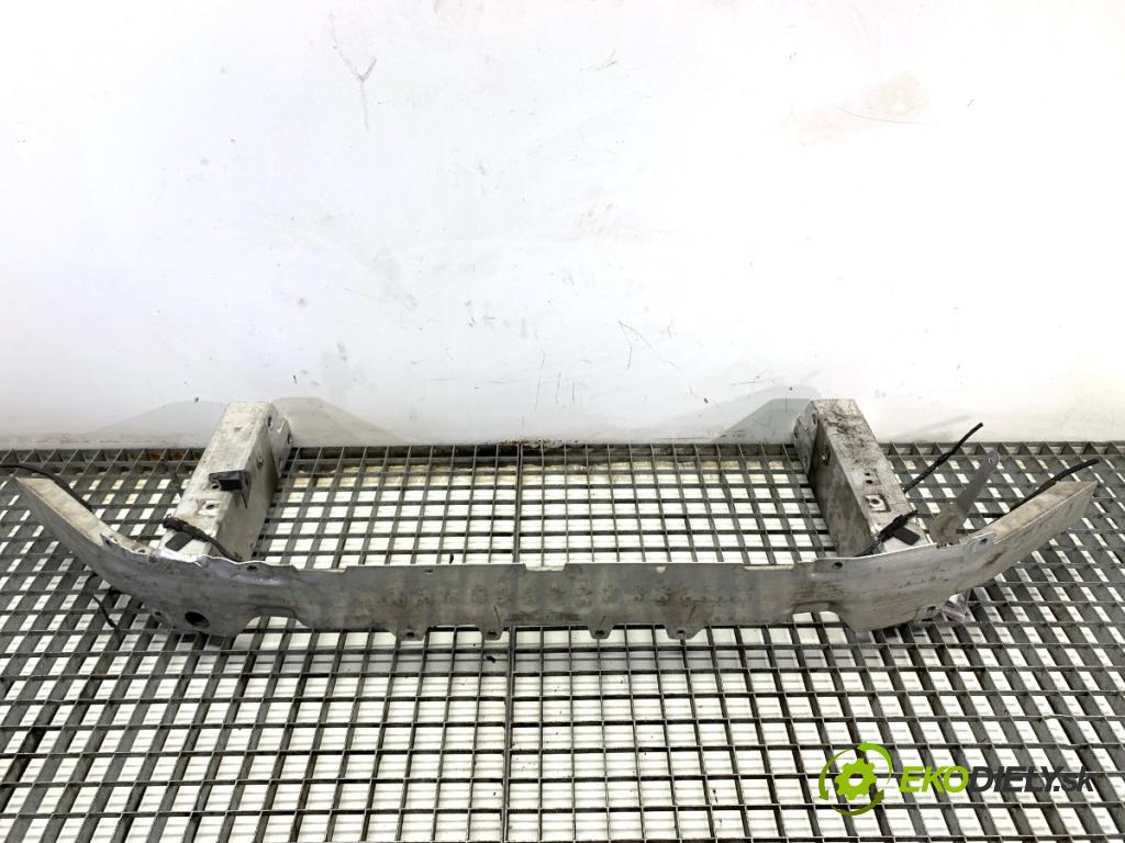 BMW G02 SUV 2023 140 kW xDrive 20 d 1995 výztuha nárazníka přední část  (Přední výztuha)