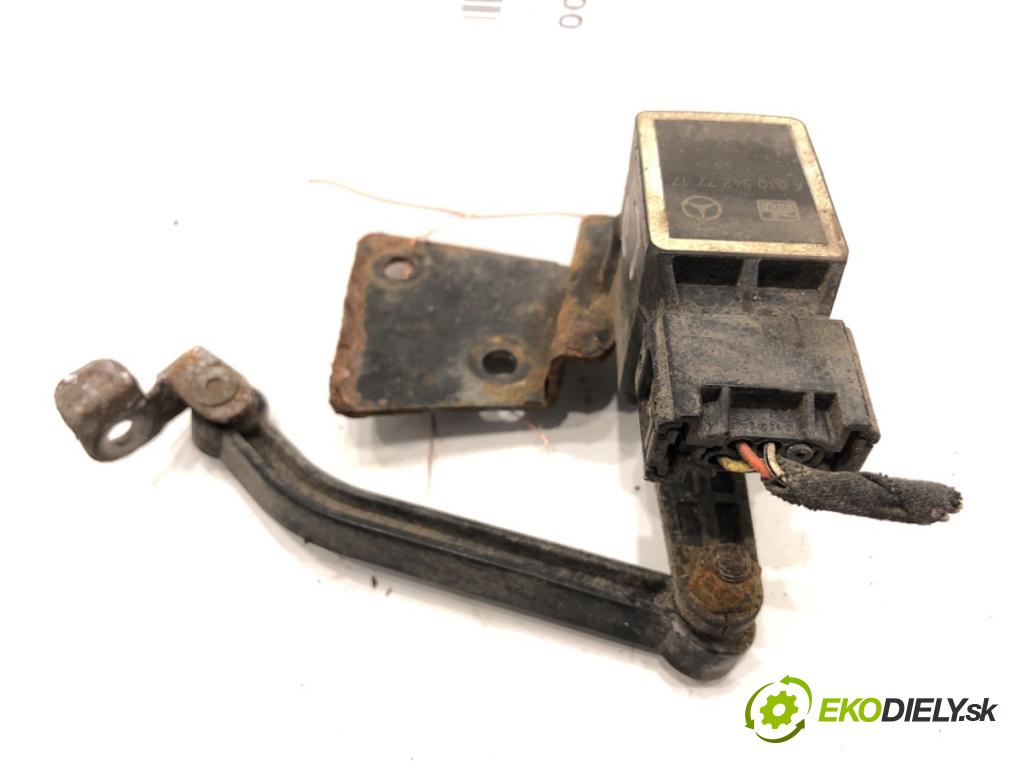 MERCEDES-BENZ X164 SUV 2007 165 kW GL 320 CDI 4-matic (164.822) 2987 Snímač XENON predný ľavy A0105427717