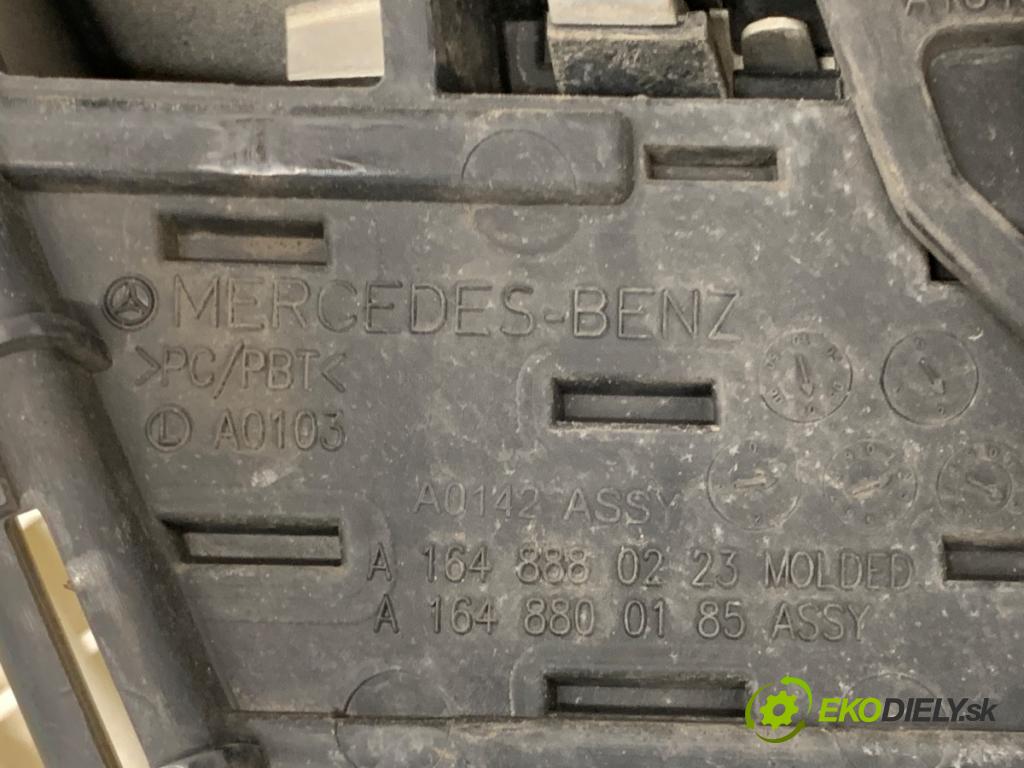 MERCEDES-BENZ X164 SUV 2007 165 kW GL 320 CDI 4-matic (164.822) 2987 Mriežka maska A1648880223 (Mriežka predná (maska chladiča))