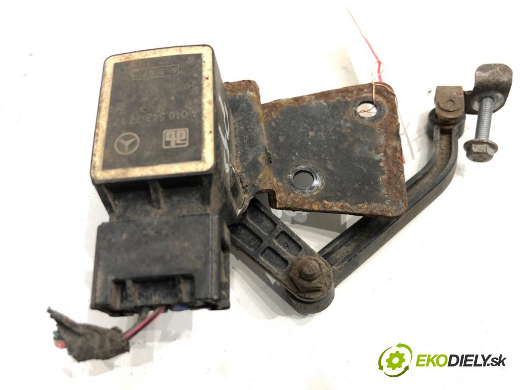 MERCEDES-BENZ X164 SUV 2007 165 kW GL 320 CDI 4-matic (164.822) 2987 Snímač XENON pravy predný A0105427717