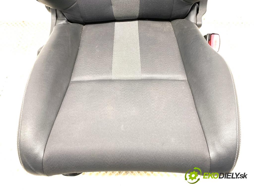 RENAULT MEGANE III coupe 2011 96 kW 1.4 TCe (DZ0F, DZ1V) 1397 Sedadlo pravy predný