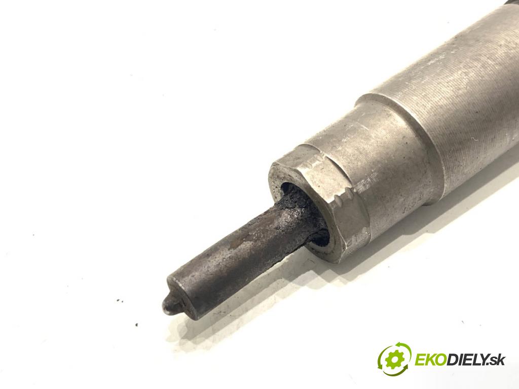 AUDI A4 B8 sedan 2010 100 kW 2.0 TDI 1968 vstrekovač 0445116030 (Vstrekovač paliva)