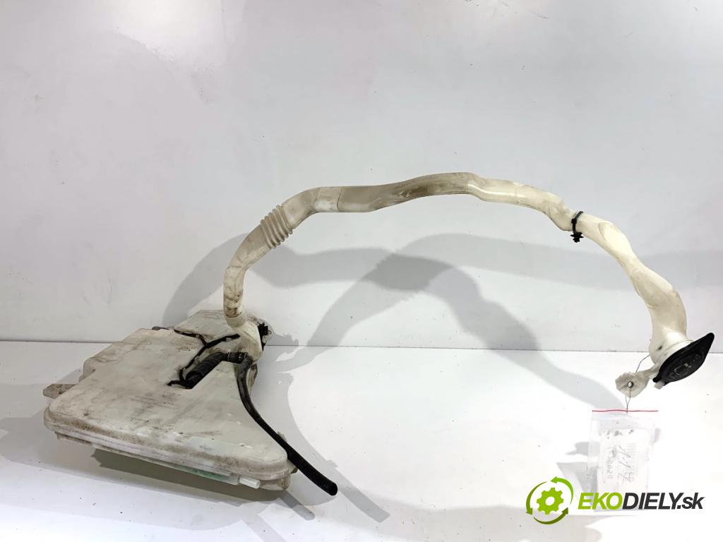 BMW F11 Kombi 2011 190 kW 530 d xDrive 2993 nádržka ostřikovačů 8050439