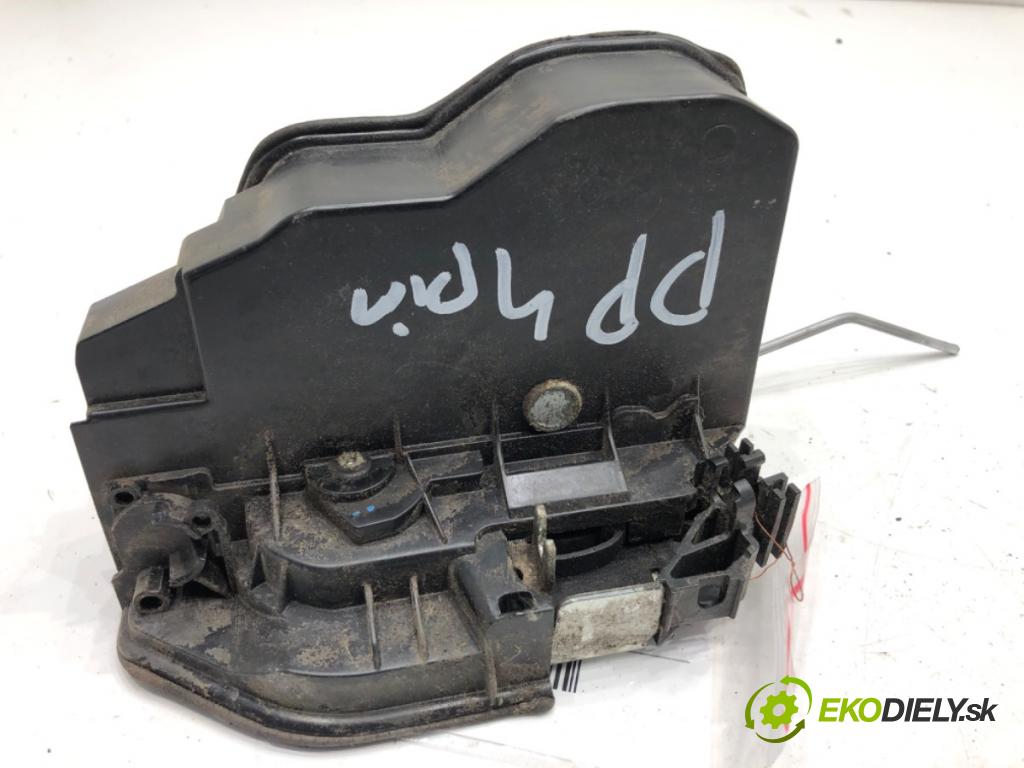 BMW F11 Kombi 2011 190 kW 530 d xDrive 2993 zámok Dvere pravy predný 7229458