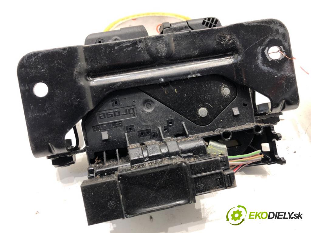 BMW F11 Kombi 2011 190 kW 530 d xDrive 2993 zámok dverí zad 912935